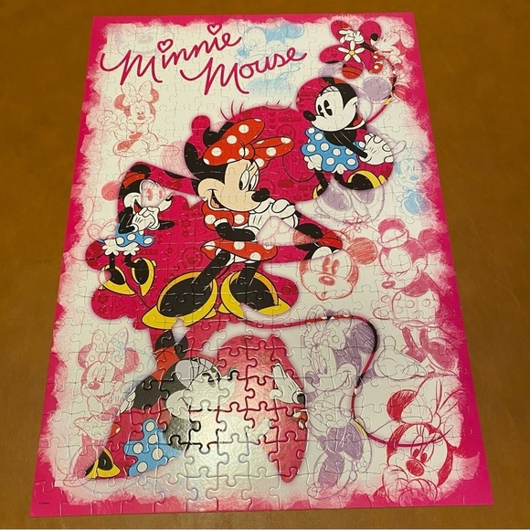MEGA Puzzles Disney Expressions Minnie Forever 300 Piece Puzzle - Picture 5 of 10